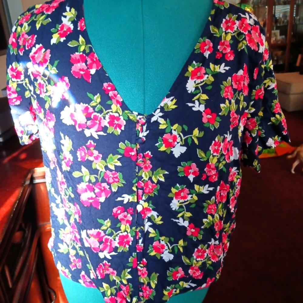 Cute 'Dip' floral blouse in XL